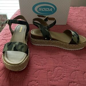 Soda Wedge Camouflage Sandals size 9 New w Box